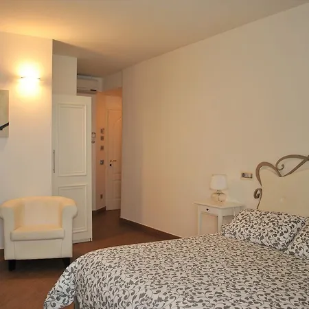 Baiadelsole アパートホテル 4*